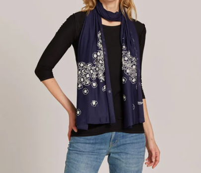 Wild Roses Scarf by Umsteigen